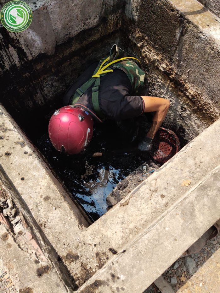 Thợ nạo vét hố ga nhà máy CJ